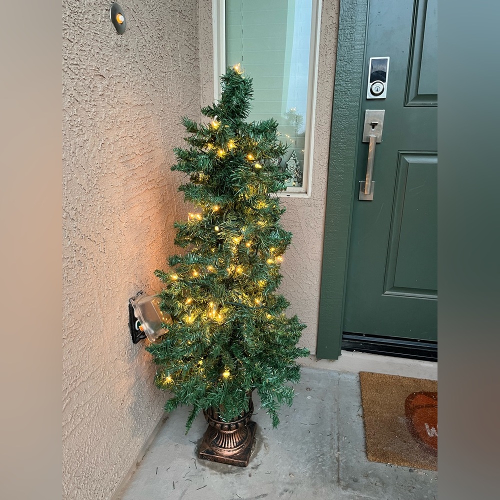 Prelit 48in Christmas tree